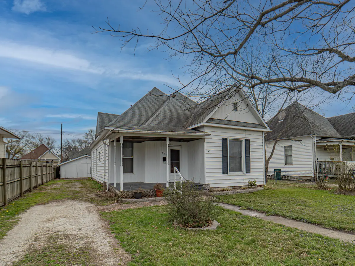 606 Promenade St, Moberly, MO 65270 - #1
