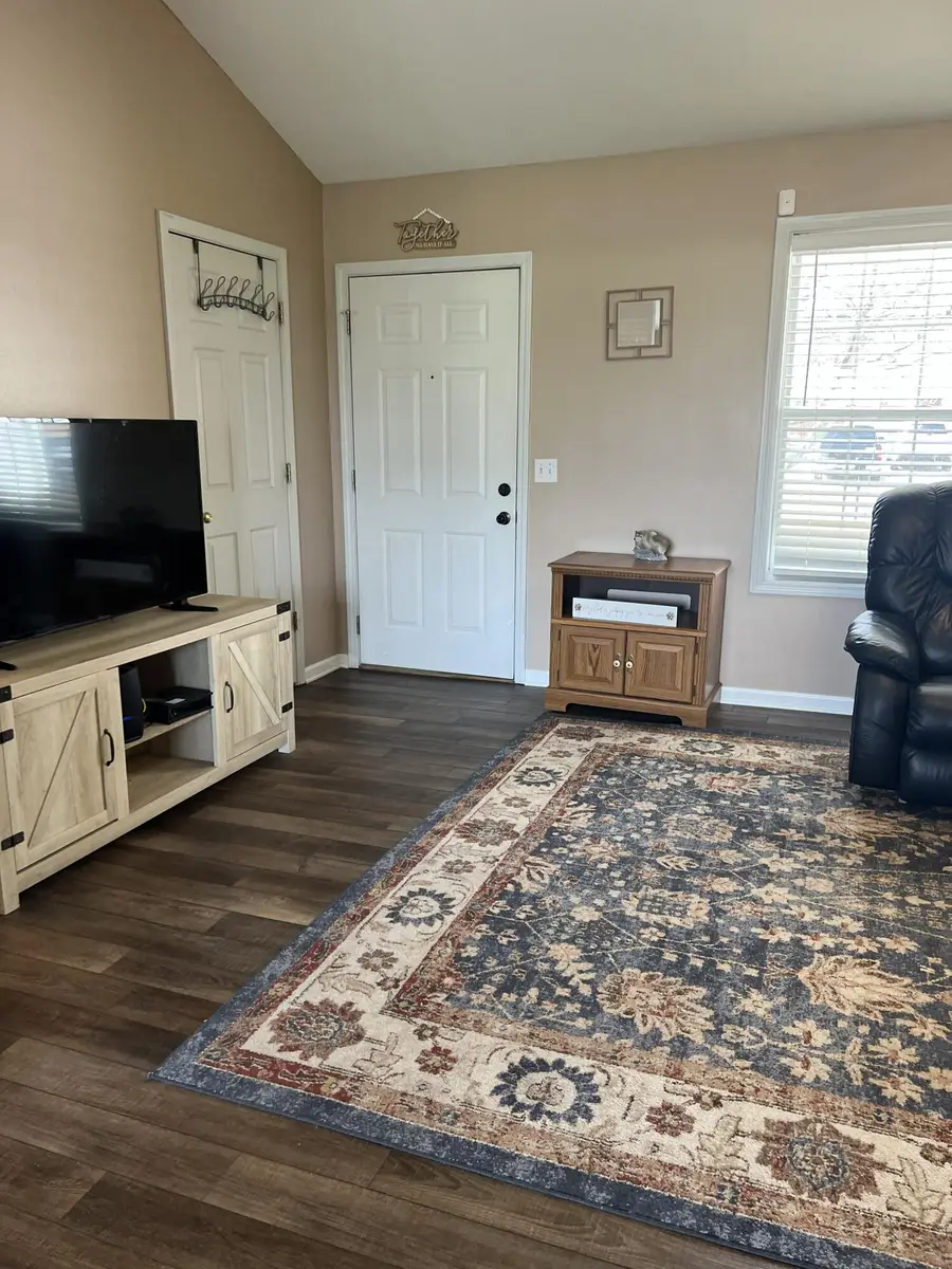 400 N Henry Clay Blvd, Ashland, MO 65010 - #2