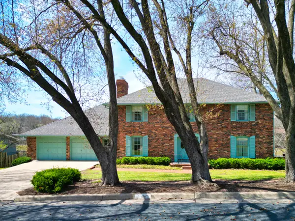 1105 Lakeside Dr, COLUMBIA, MO 65203