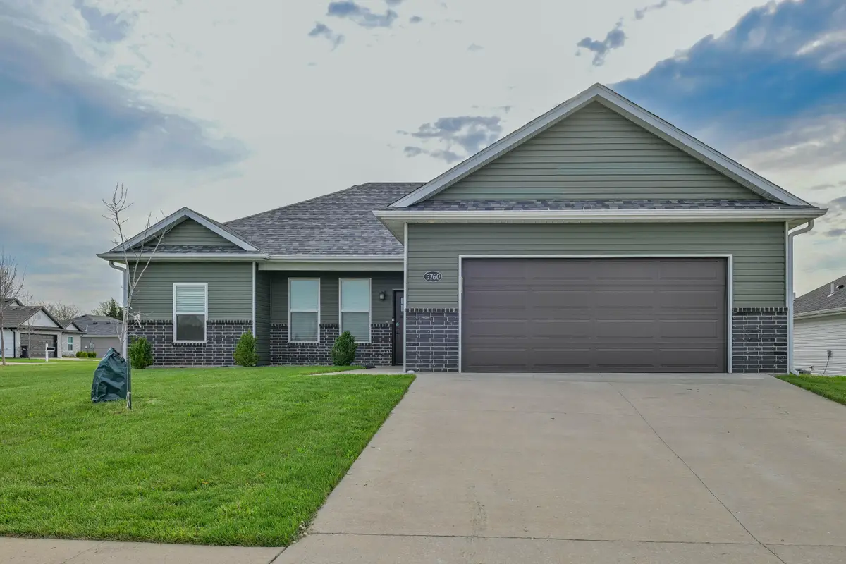 5760 Royal Plum Ct, Columbia, MO 65202 - #1