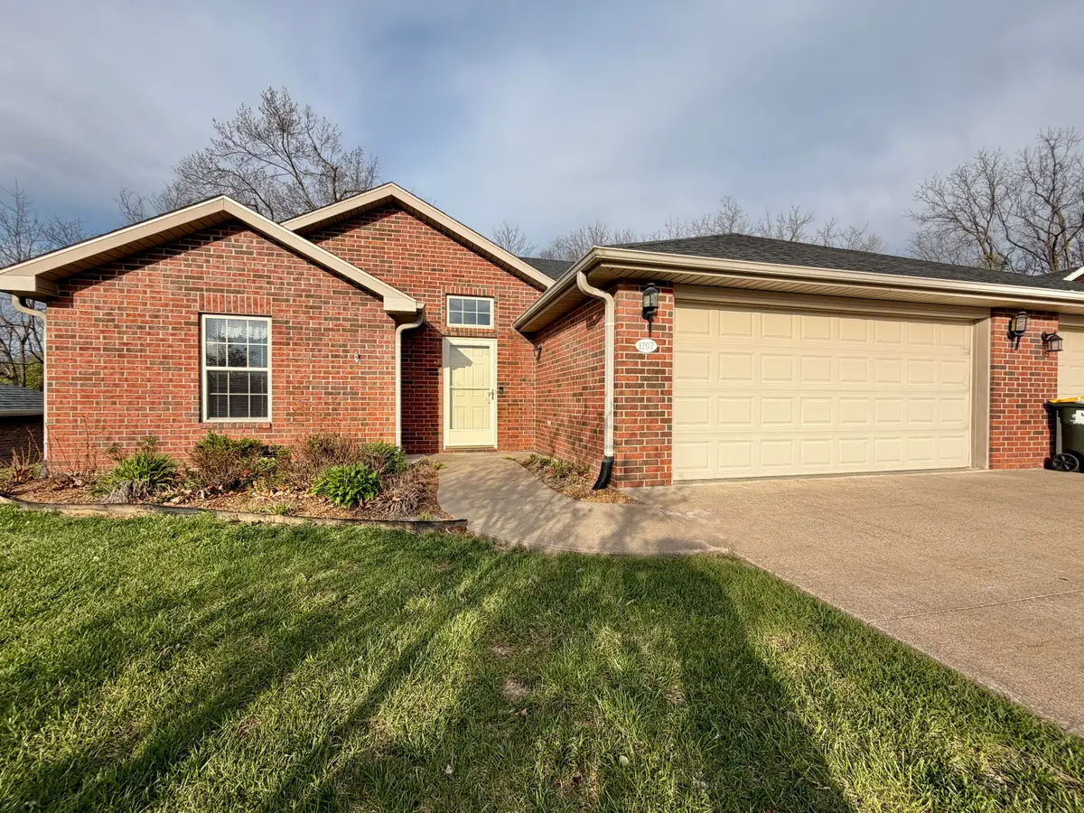 1207 Raymond Ct, Boonville, MO 65233 - #1