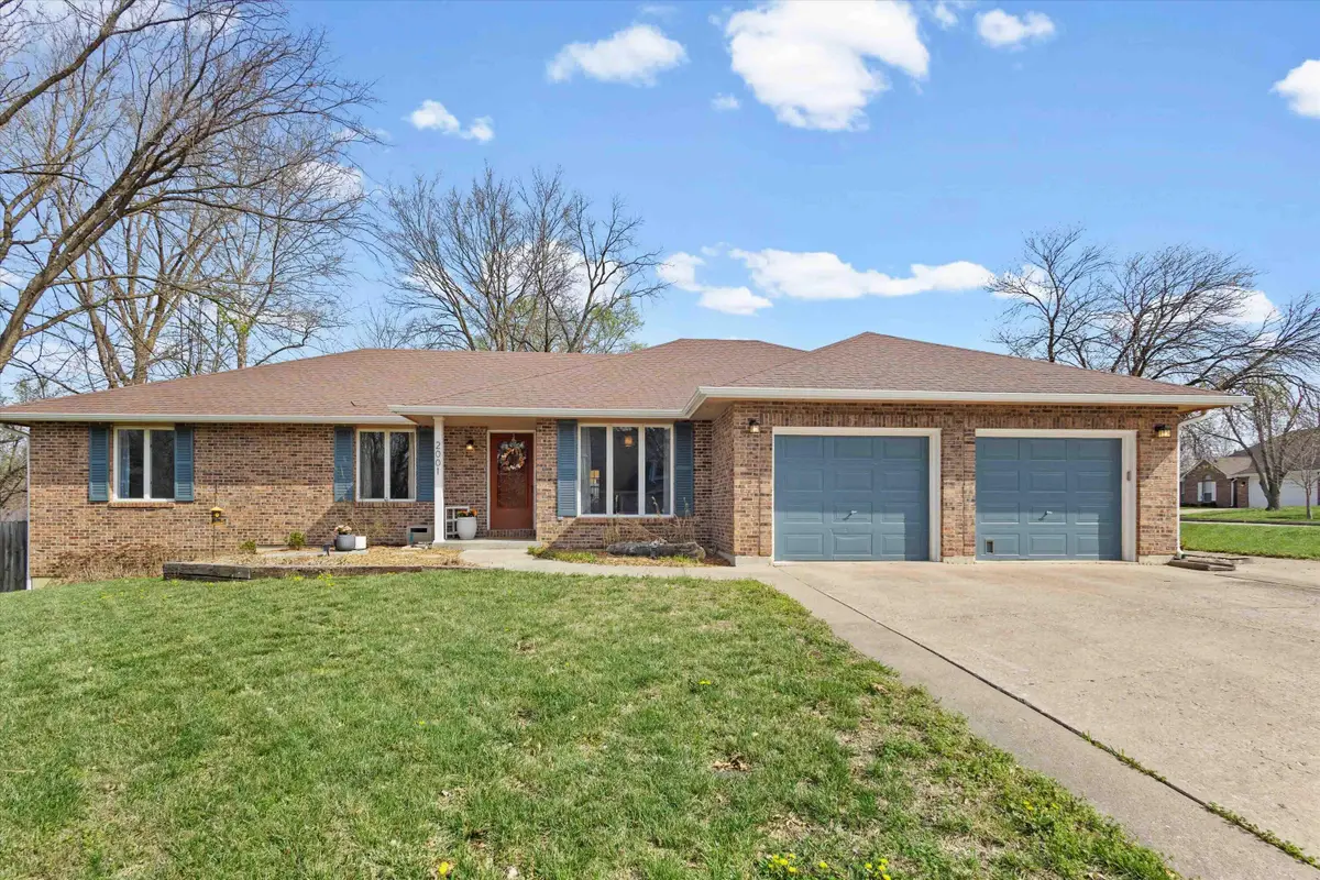 2001 S Deerborn Cir, Columbia, MO 65203 - #1