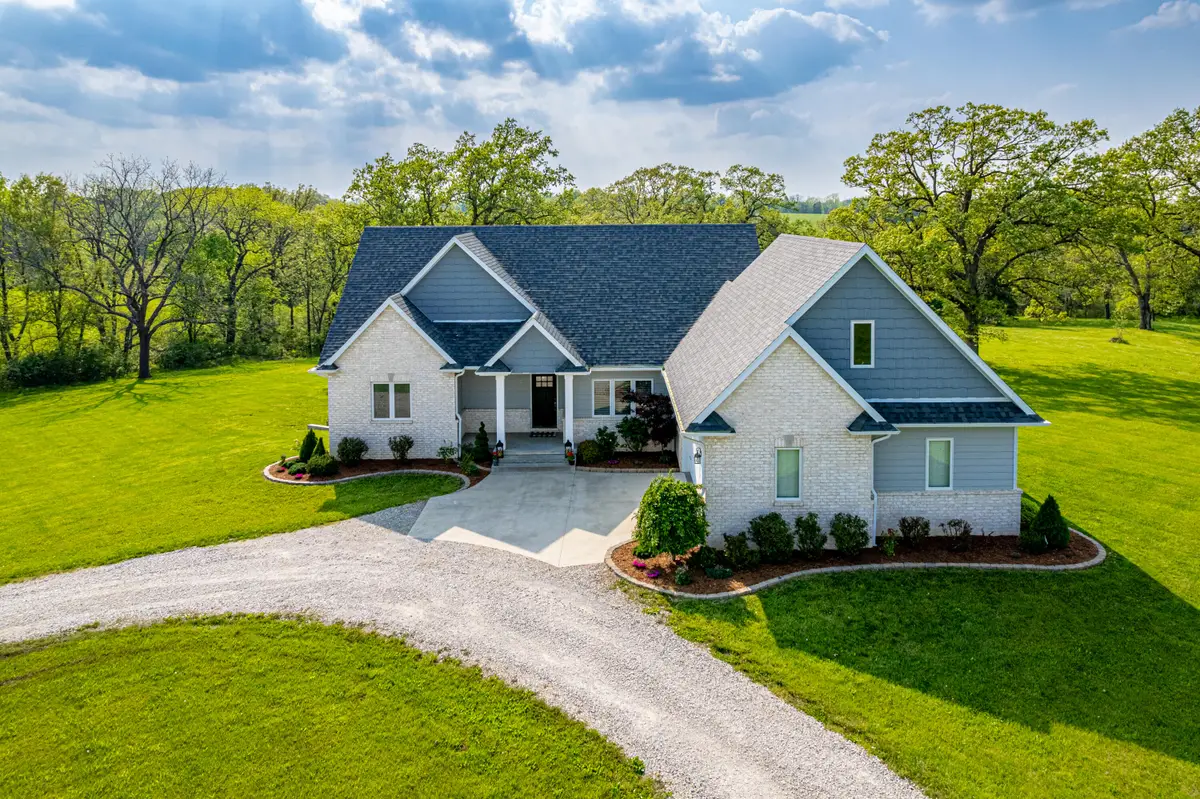 7055 N Meadow Dr, Fulton, MO 65251 - #1