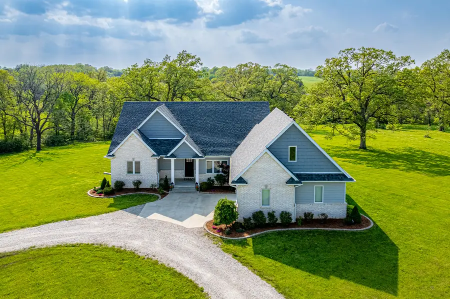 7055 N Meadow Dr, Fulton, MO 65251 - #2