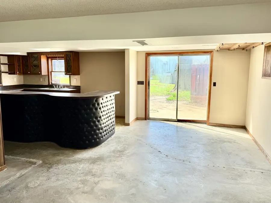 401 Vassar St, Bunceton, MO 65237 - #3