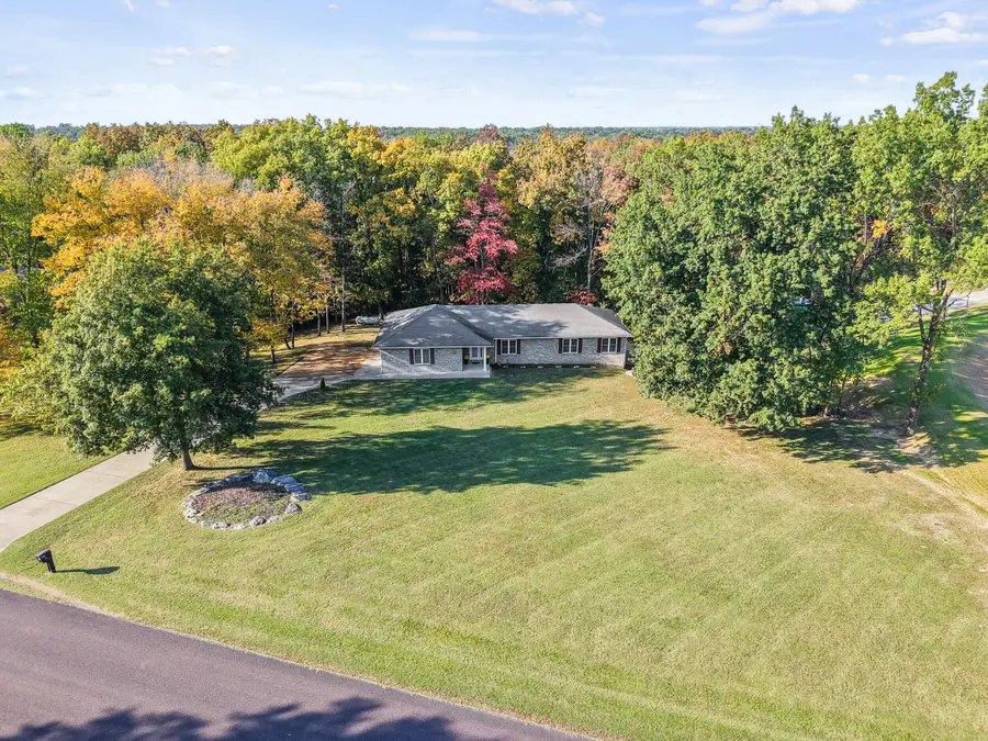 6211 S Ridgewood Rd, Columbia, MO 65203 - #2