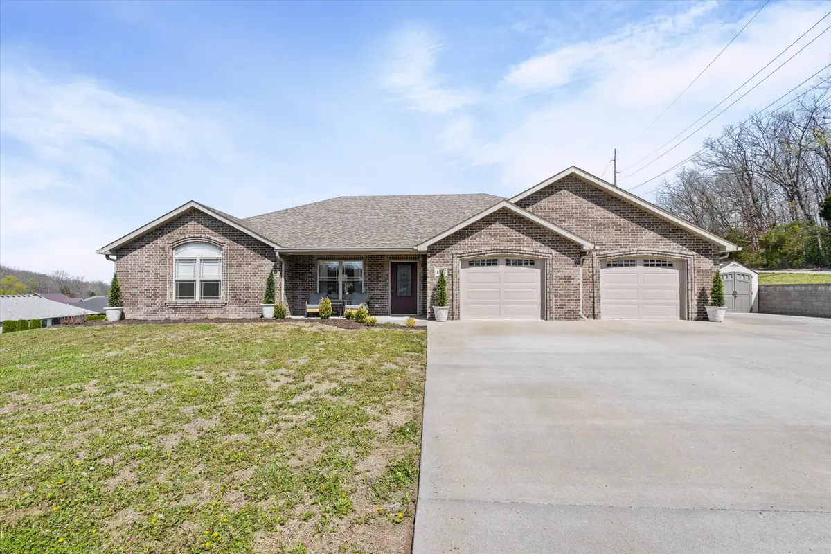 1052 S Country Club Dr, Jefferson City, MO 65109 - #1