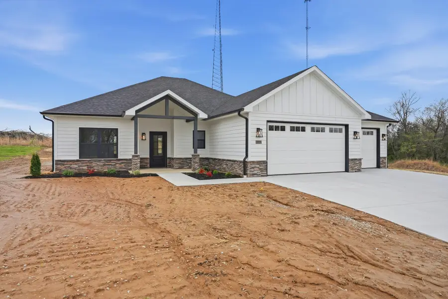 1332 Kiowa Ct, Boonville, MO 65233 - #2
