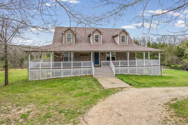 8170 W Carr Ln, HARRISBURG, MO 65256