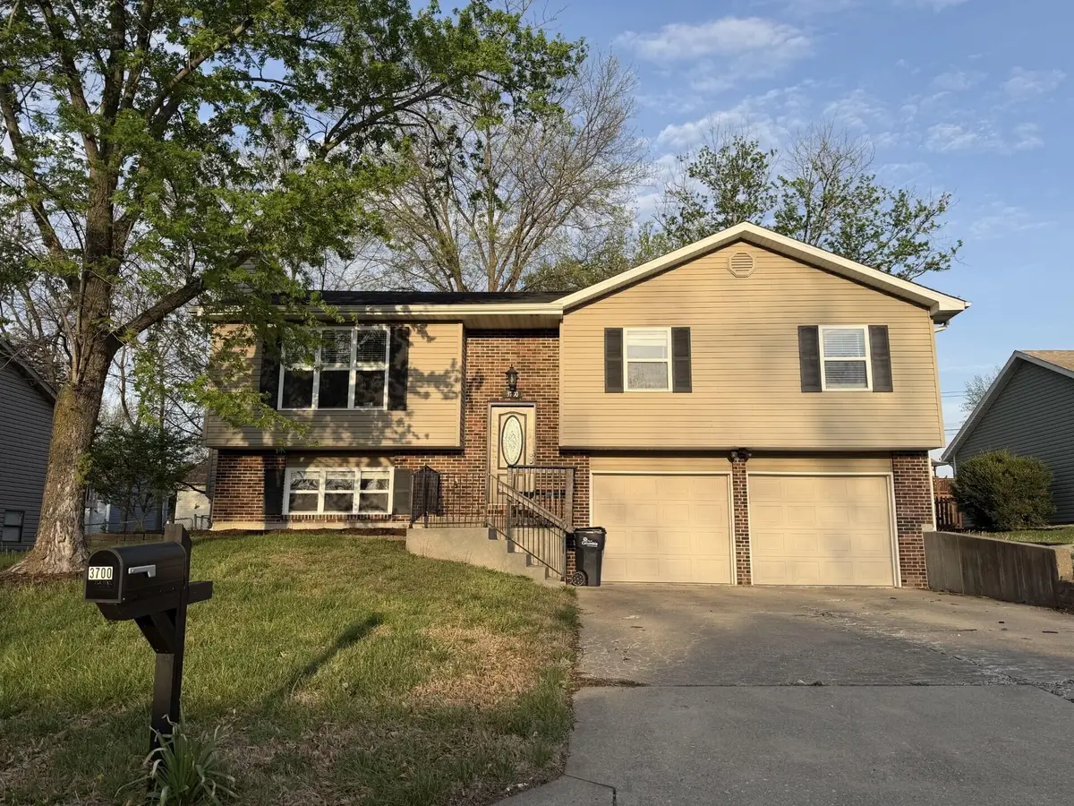 3700 Santiago Dr, Columbia, MO 65203 - #1