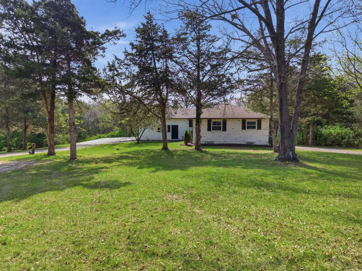 7802 W Rollingwood West Dr, Columbia, MO 65202 - #1