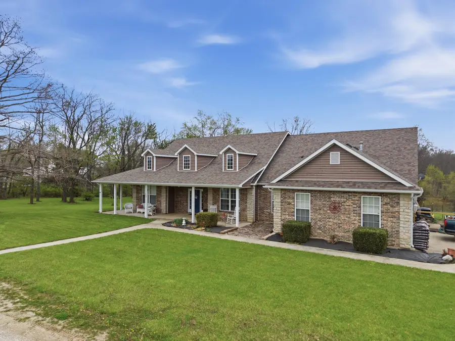5450 E Spiva Crossing Rd, Hallsville, MO 65255 - #3