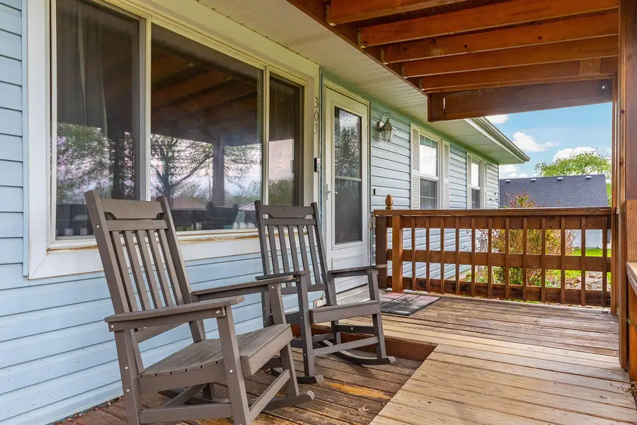 303 E Francis Dr, Sturgeon, MO 65284 - #2