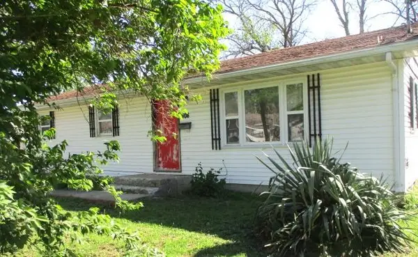 808 S Rollins St, CENTRALIA, MO 65240