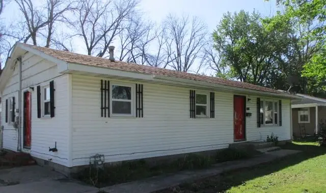 808 S Rollins St, Centralia, MO 65240 - #3