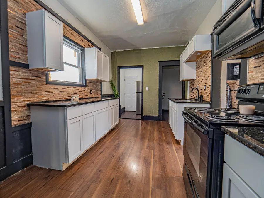 309 S 4th St, Moberly, MO 65270 - #3