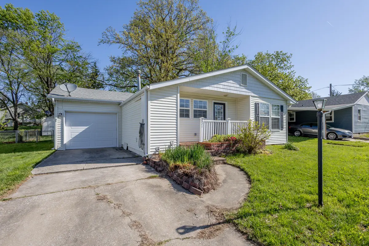 621 Grand Ave, Moberly, MO 65270 - #1