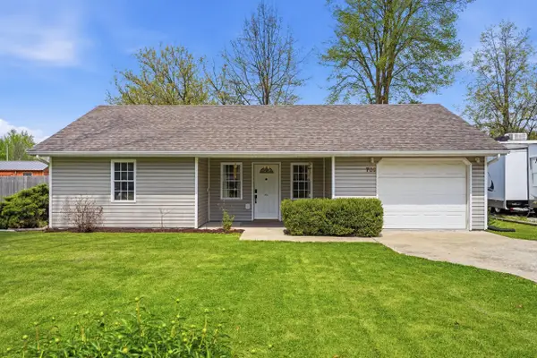 709 W Rodney Griffin St, CENTRALIA, MO 65240