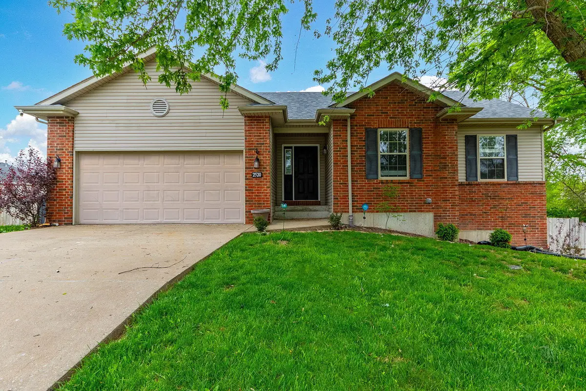 2520 E Dancing Willow Dr, Columbia, MO 65202 - #1