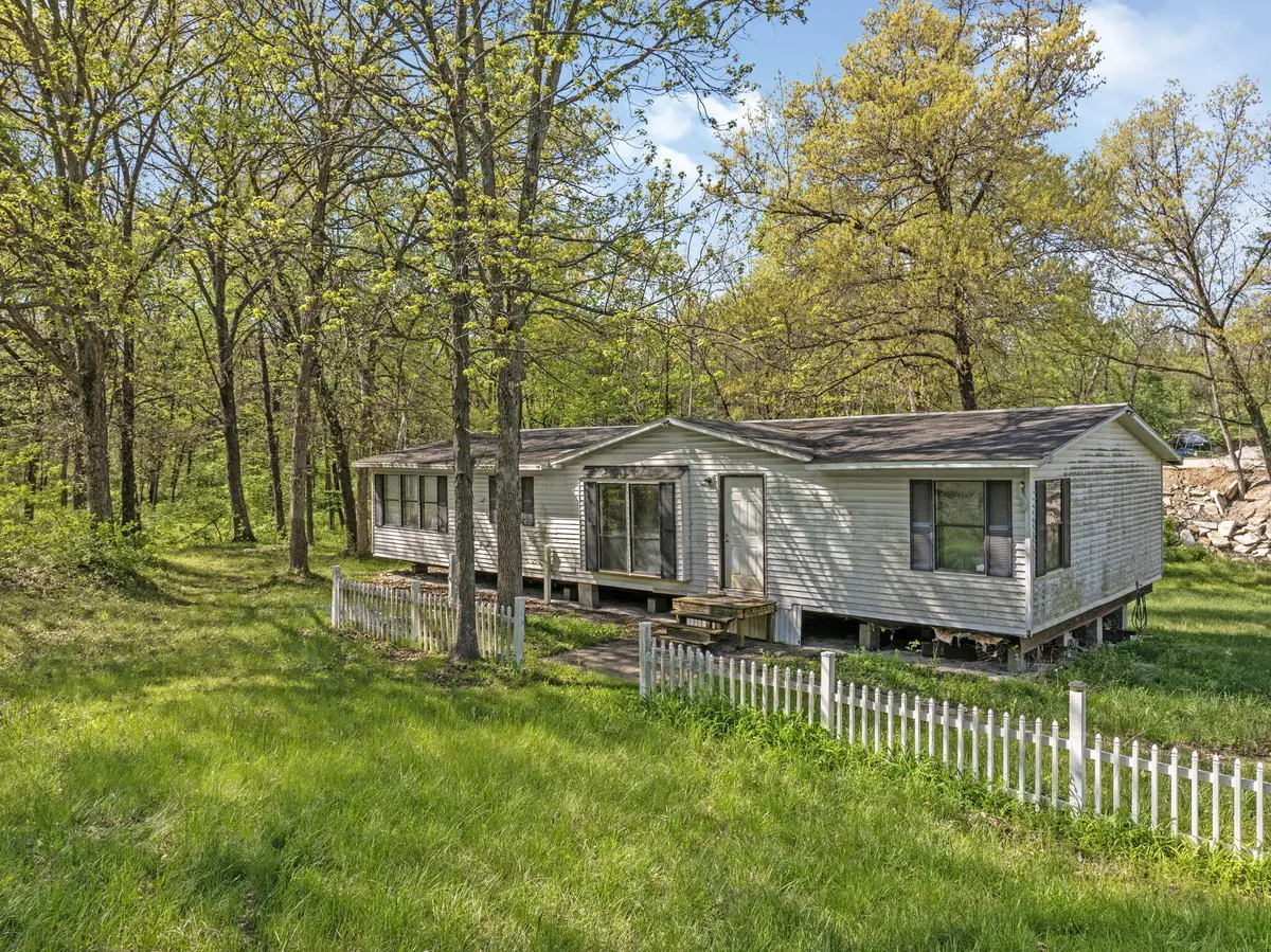 7304 N Wagon Trail Rd, Columbia, MO 65202 - #1