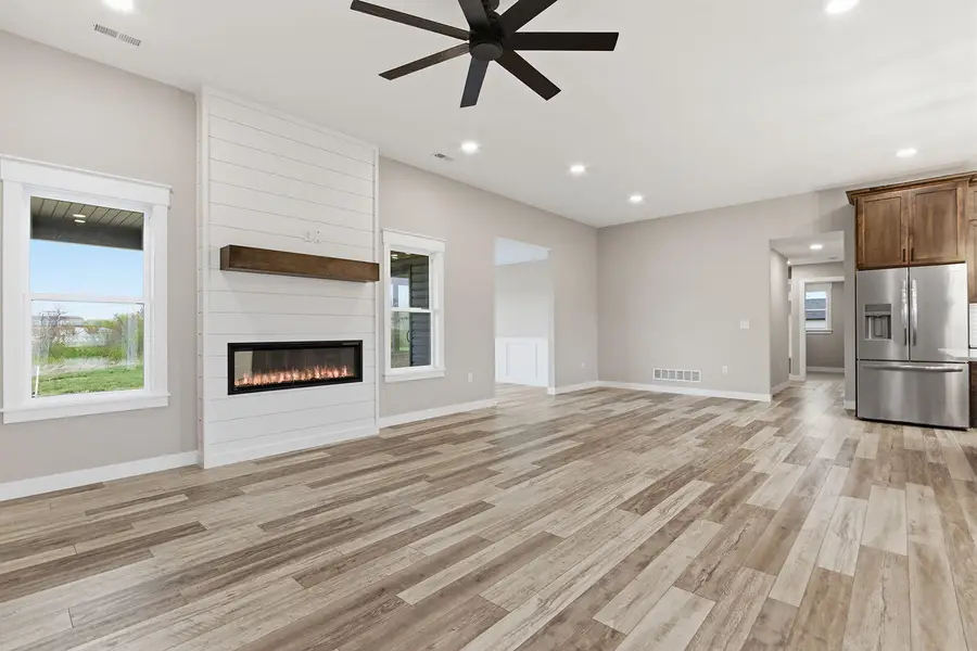 407 W Jaxon St, Sturgeon, MO 65284 - #2