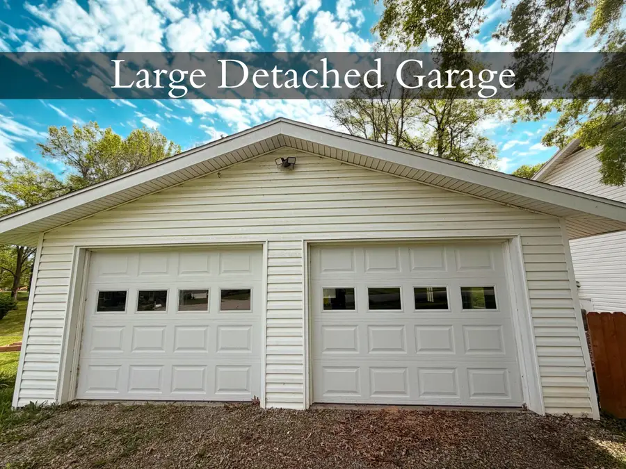 7602 W Crestwood Ct, Columbia, MO 65202 - #3