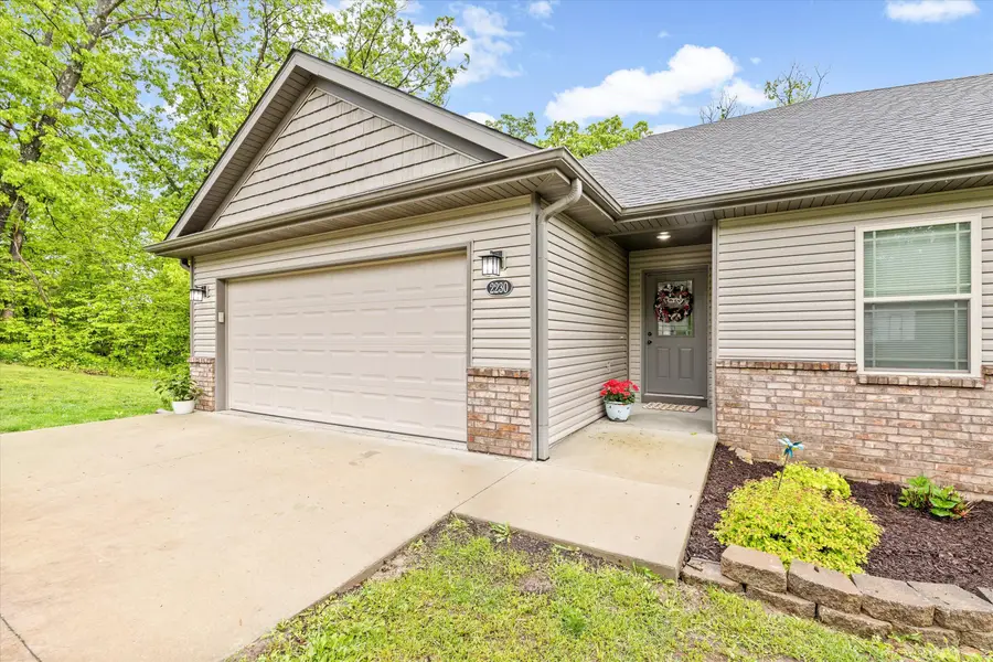 2230 E Needle Ct, Columbia, MO 65202 - #2