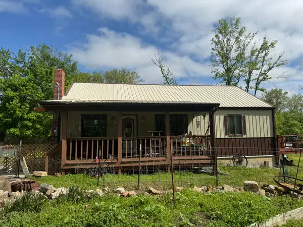 100 Burton St, HIGBEE, MO 65257