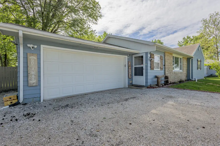 906 S Allen St, Centralia, MO 65240 - #2