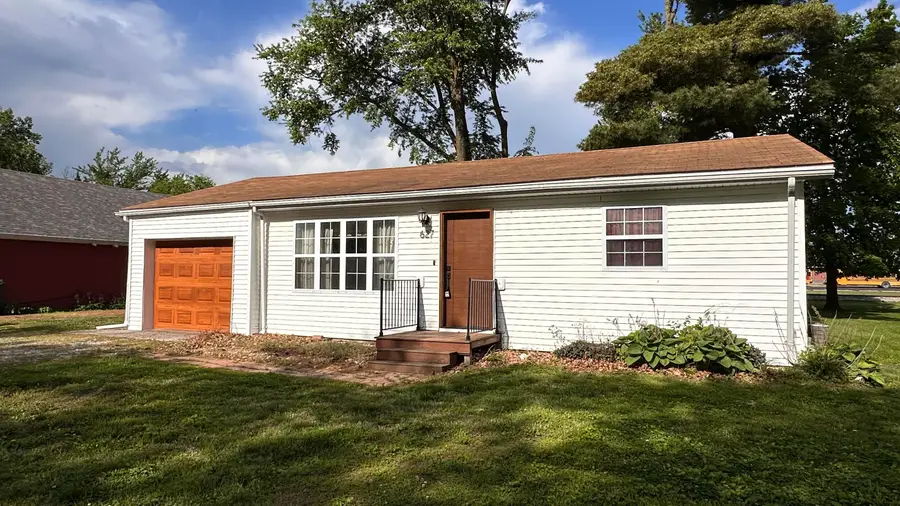 627 S Central St, Centralia, MO 65240 - #2
