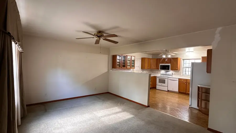 627 S Central St, Centralia, MO 65240 - #3