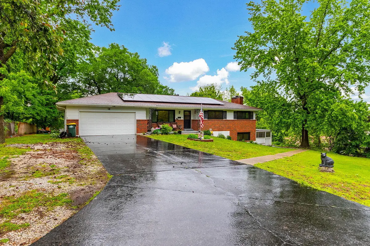 703 Poplar St, Boonville, MO 65233 - #1