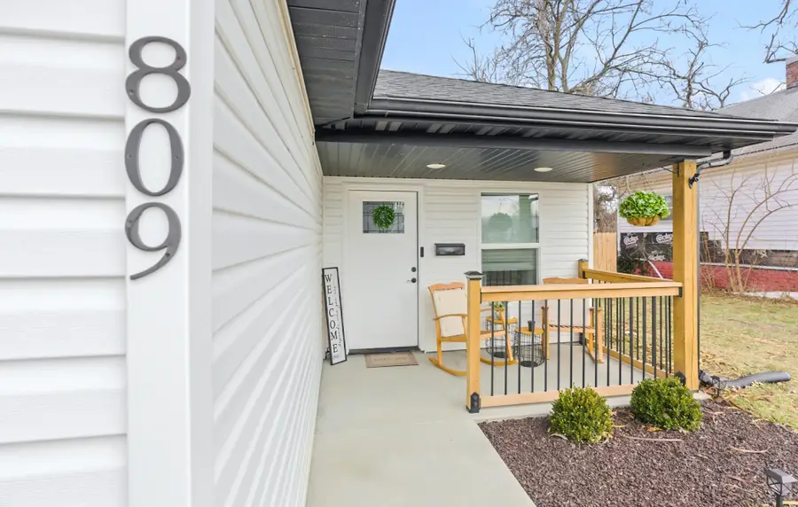 809 Concannon St, Moberly, MO 65270 - #2