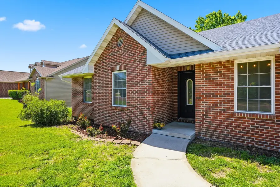 1192 Choctaw Ridge Dr, Holts Summit, MO 65043 - #2