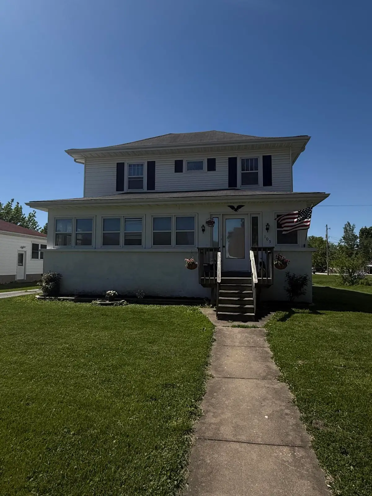 105 W Spruce St, Shelbina, MO 63468 - #1