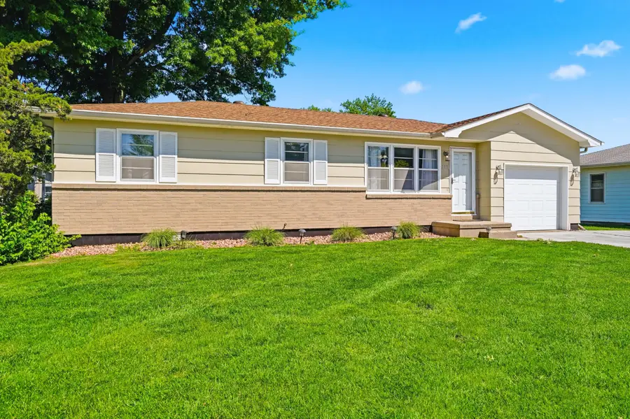715 Green Meadows Rd, Columbia, MO 65203 - #2