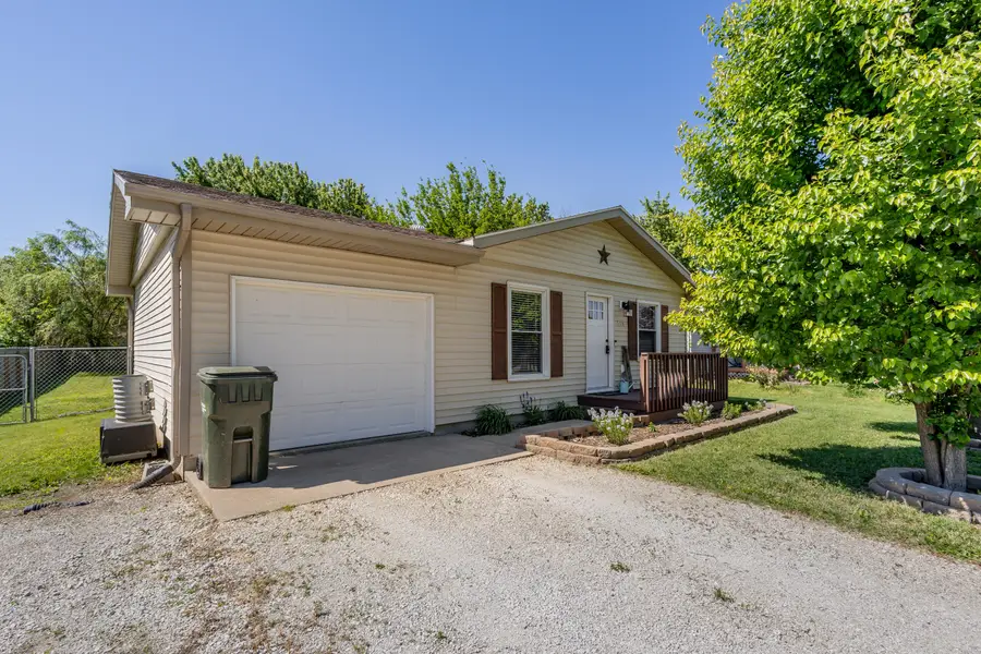 516 Austin St, Moberly, MO 65270 - #3