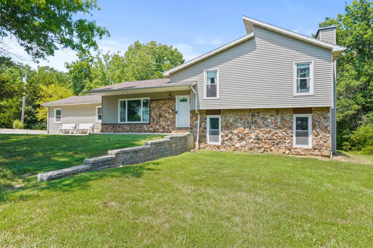 205 W Akeman Bridge Rd, Columbia, MO 65202 - #1