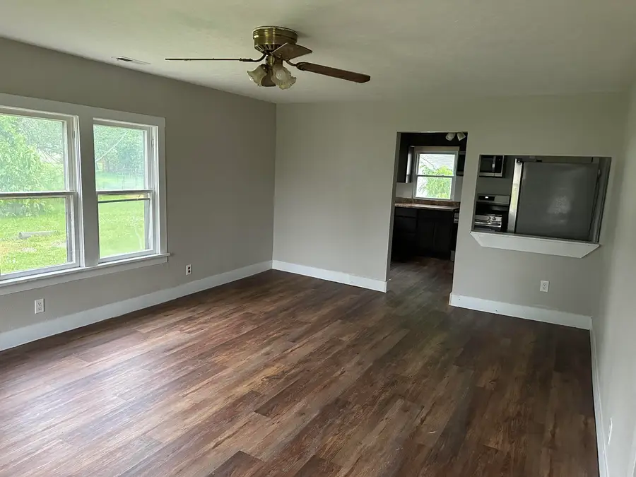 609 S Rollins St, Centralia, MO 65240 - #2
