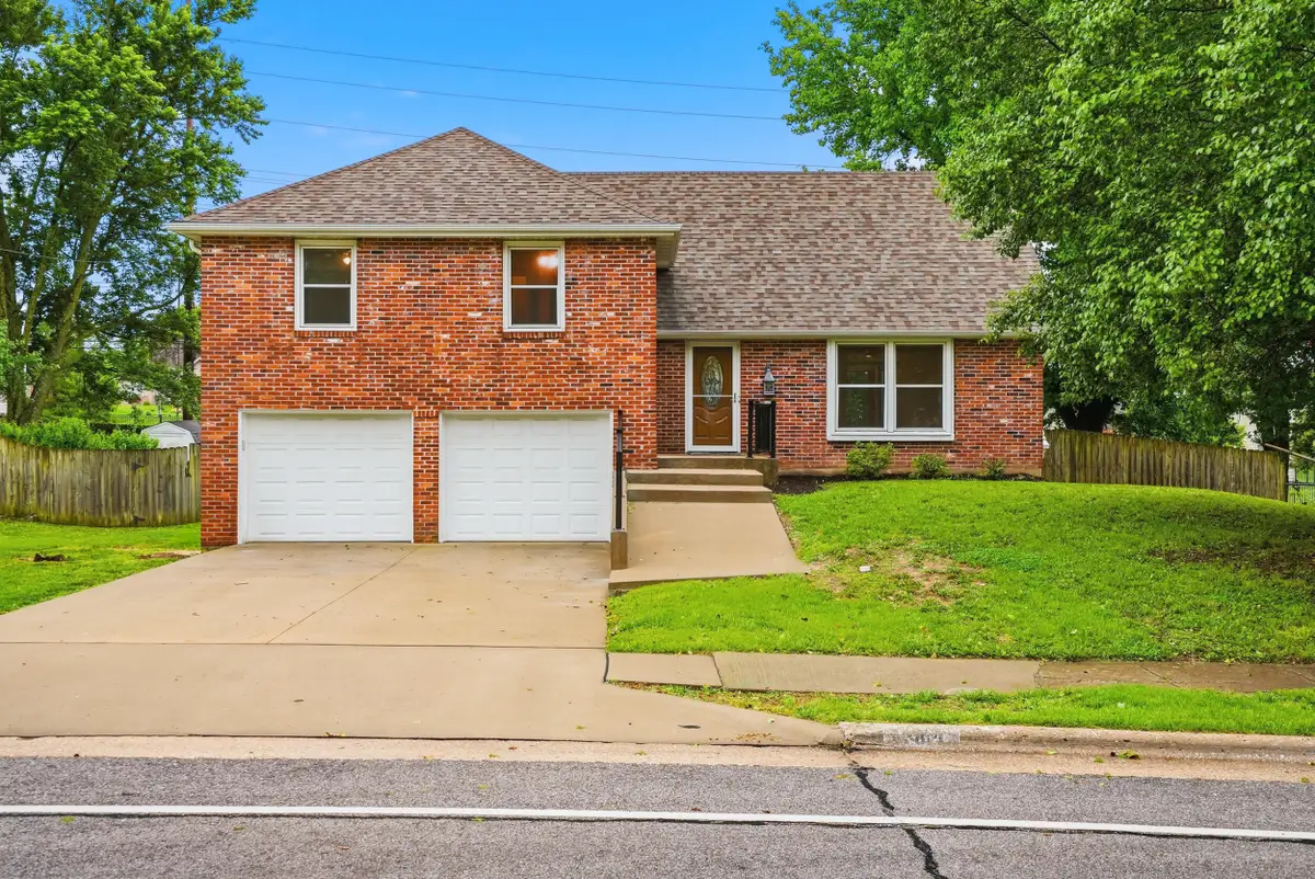 3814 Rollins Rd, Columbia, MO 65203 - #1