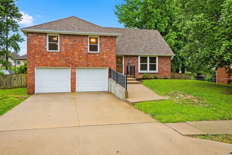 3814 Rollins Rd, Columbia, MO 65203 - #2