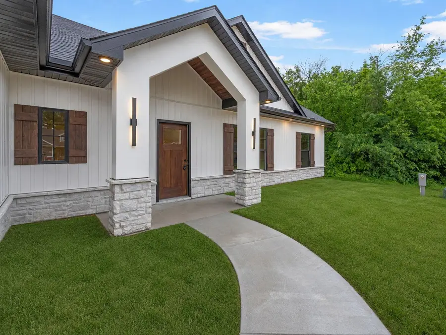 17347 Olivia Ct, Boonville, MO 65233 - #3