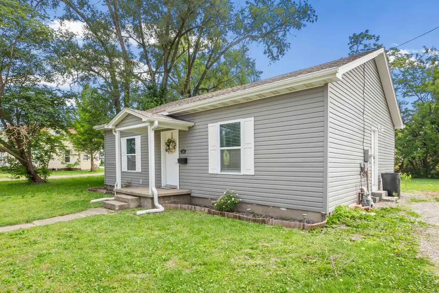 114 S Walnut St, Centralia, MO 65240 - #3