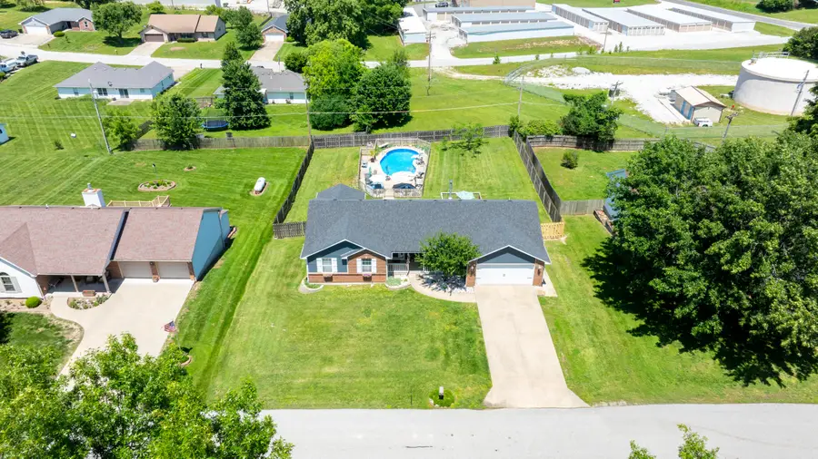 16917 Holiday Cir, Boonville, MO 65233 - #2