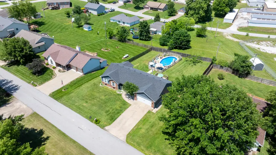 16917 Holiday Cir, Boonville, MO 65233 - #3
