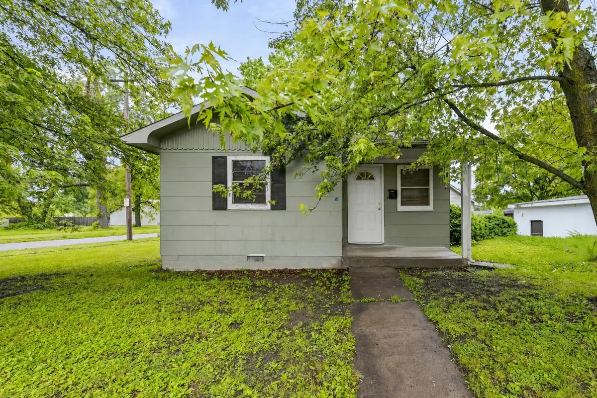 451 S Allen St, Centralia, MO 65240 - #1