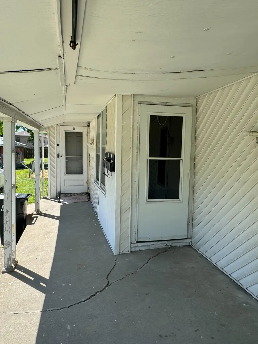 411 N 8th St, Columbia, MO 65201 - #2