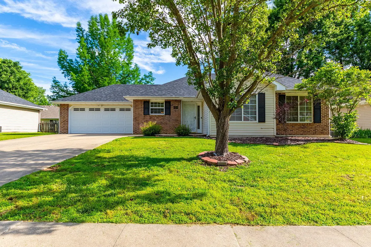 803 Manhattan Dr, Columbia, MO 65201 - #1