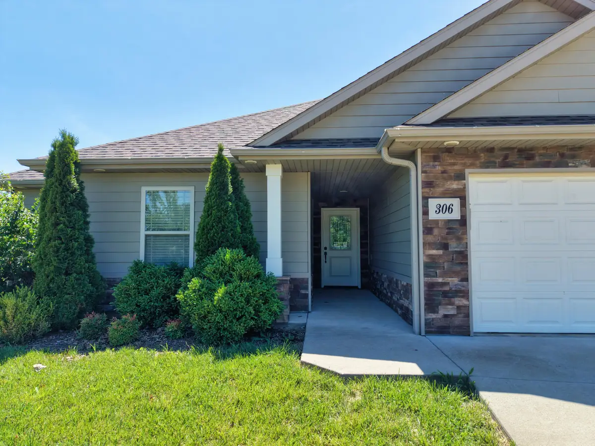 306 Corcoran Dr, Columbia, MO 65202 - #1