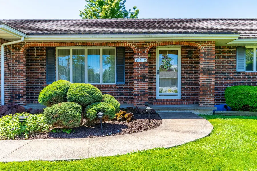 710 E Tarr St, Centralia, MO 65240 - #2